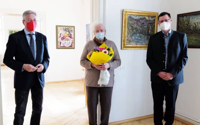 Ausstellungseröffnung: Landeshauptmann Peter Kaiser, Hermine Wiegele und Bürgermeister Alfred Altersberger (von links)
