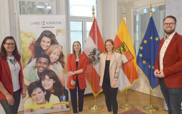 „Unse­re Zukunft in unse­ren Hän­den“