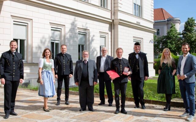 Gro­ßes Ehren­zei­chen für Micha­el Gra­fe­nau­er