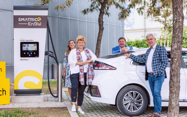 Neue Lade­sta­ti­on für E‑Autos in der Niko­lai­gas­se