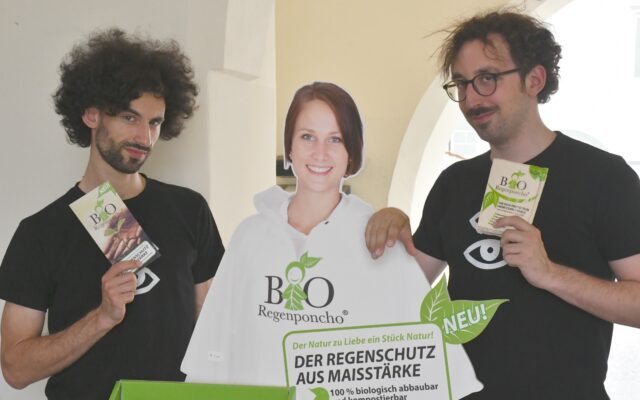 Regen­schutz aus Mais­stär­ke bei den Som­mer­spie­len Ebern­dorf