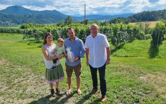 Eine neue Wein-Buschen­schank in Leb­mach