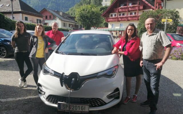Zwei Pho­to­vol­ta­ik-Pro­jek­te in Lurn­feld