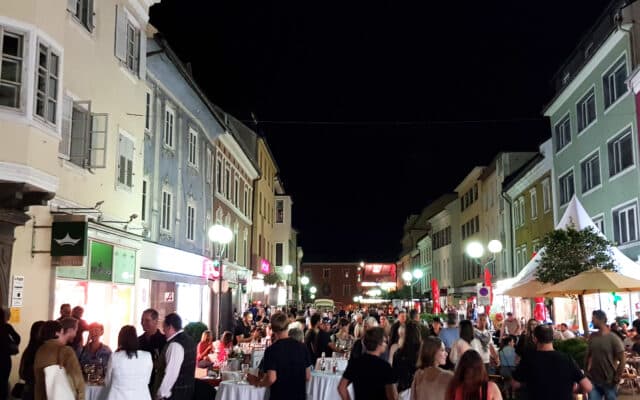 Cand­le­light-Shop­ping trifft Hand­werks­kunst in Spit­tal