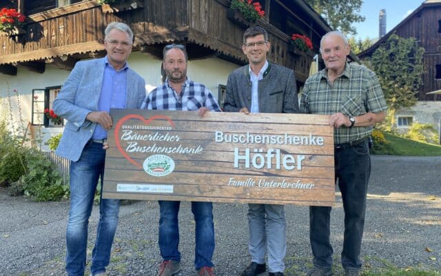 Eine Hof­ta­fel für die Buschen­schen­ke Höf­ler