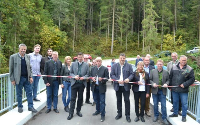 Neue Stein­brü­cke in Albeck eröff­net