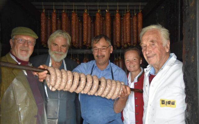 Sala­mi-Fan Peter Simo­ni­schek zu Besuch in Pri­bels­dorf