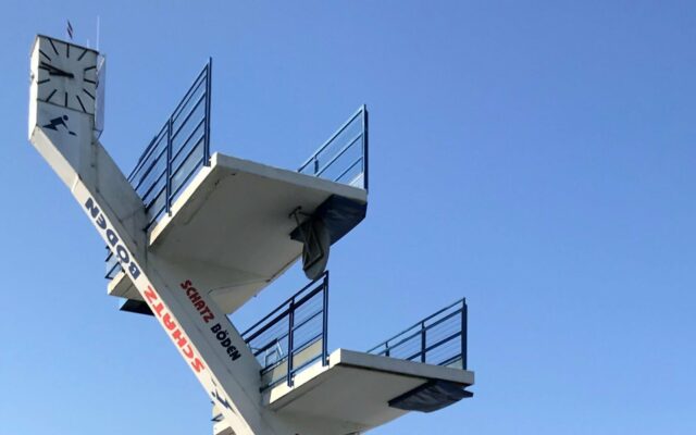 Stadt­wer­ke Wolfs­berg sanie­ren den 10-Meter-Sprung­turm
