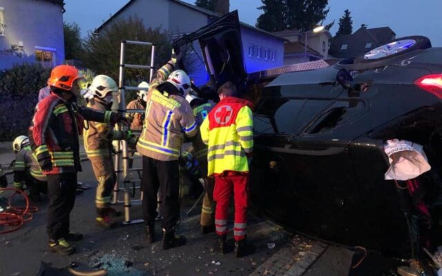 Auto über­schlug sich bei Unfall in Kla­gen­furt