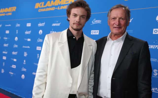 Klam­mer-Film mit inter­na­tio­na­len Stars am roten Tep­pich