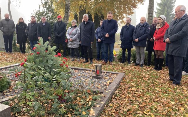 SPÖ gedach­te an Grä­bern gro­ßer Sozi­al­de­mo­kra­ten