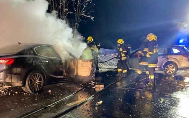 PKW fing nach Unfall Feu­er
