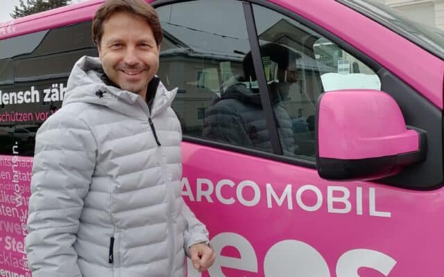 NEOS-Spre­cher tourt mit „Mar­co-Mobil“ durch Kärn­ten