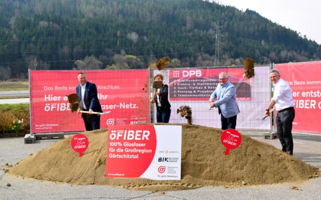 Spa­ten­stich für Glas­fa­ser-Aus­bau im Gört­s­chitz­tal