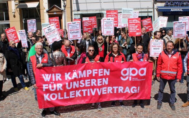 „Erwach­se­nen-Bil­dung ist mehr wert!“