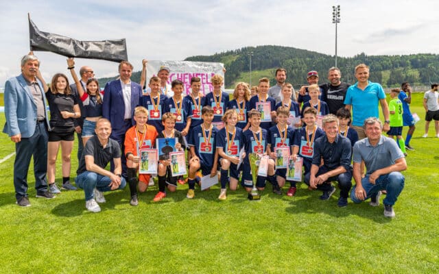 Ler­chen­fel­der gewin­nen Kärnt­ner Fuß­ball-Schü­ler­li­ga