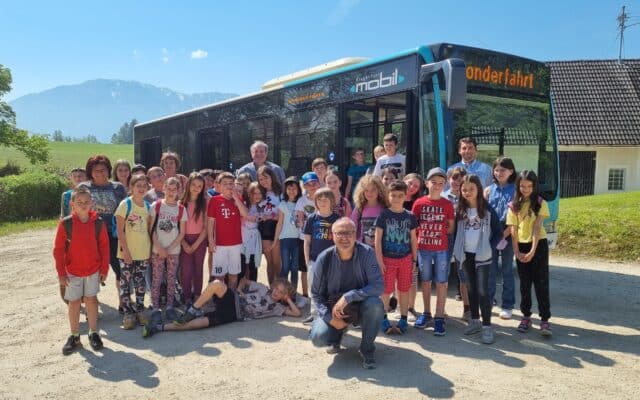 Volks­schü­ler ler­nen ihre Gemein­de ken­nen