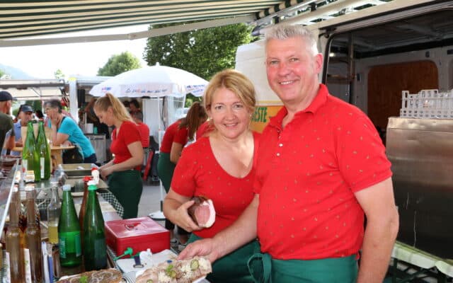 Köst­li­cher Bau­ern­markt in Boden­s­dorf