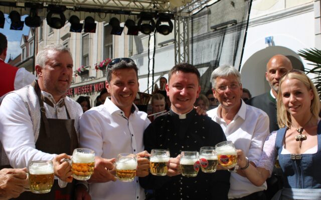 Fei­er­li­che Eröff­nung in Wolfs­berg