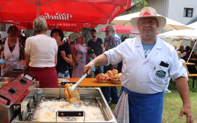 Tra­di­tio­nel­les Pfarr­fest in Feld­kir­chen