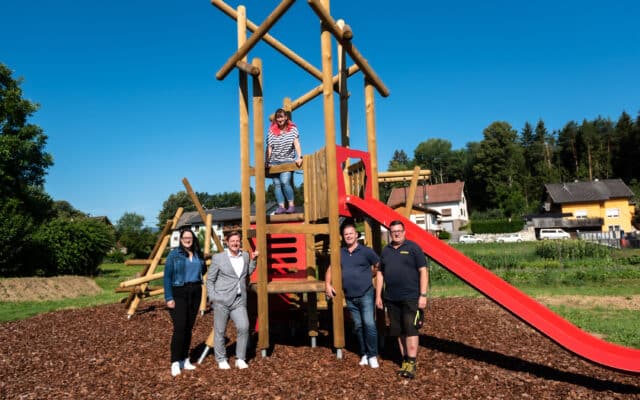 Neu­er Spiel­platz in Vil­lach eröff­net
