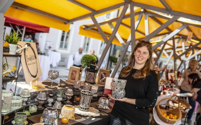 Eva, die Glas­künst­le­rin aus Wolfs­berg
