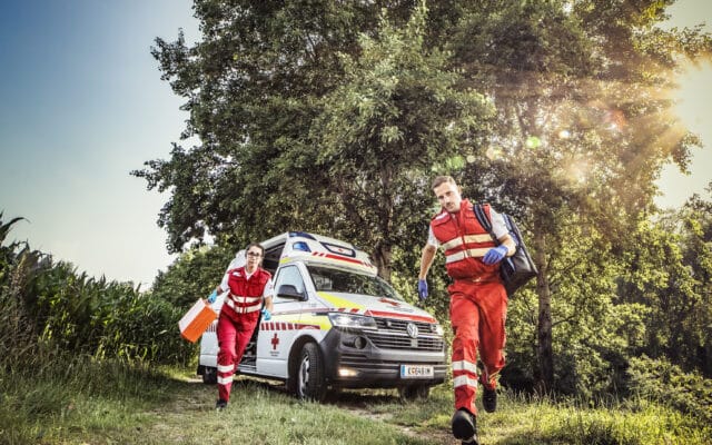 Erst­ma­lig bezahl­ter Lehr­gang für Ret­tungs­sa­ni­tä­ter