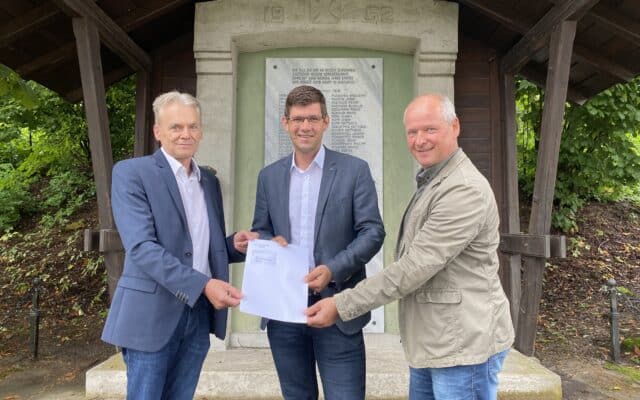 Krie­ger­denk­mal in Vel­den wird restau­riert