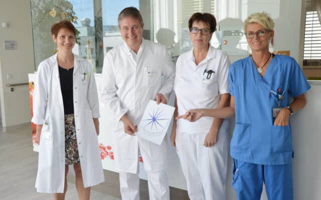 „Deut­sches Pal­lia­tiv­sie­gel“ für Kran­ken­haus in St. Veit