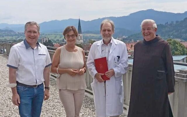 „Urge­stein“ des Ordens­kran­ken­hau­ses nimmt Abschied