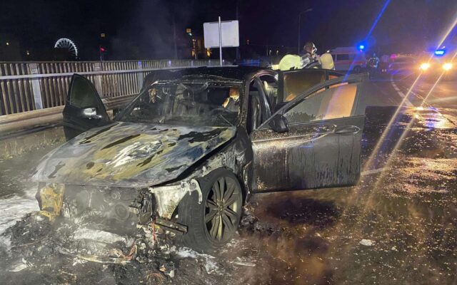 Auto brann­te in Kla­gen­furt aus