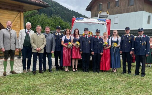 Zwei Fahr­zeug-Seg­nun­gen im Bezirk Feld­kir­chen