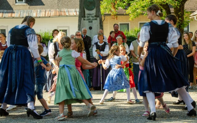 Kirch­tags­zeit in Tref­fen