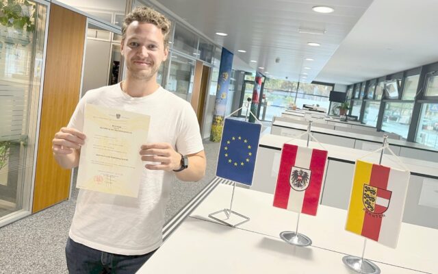 John Hug­hes ist jetzt Öster­rei­cher!
