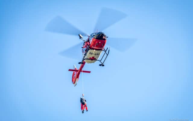 12-jäh­ri­ger durch selbst­ge­bau­ten Spreng­kör­per schwer ver­letzt