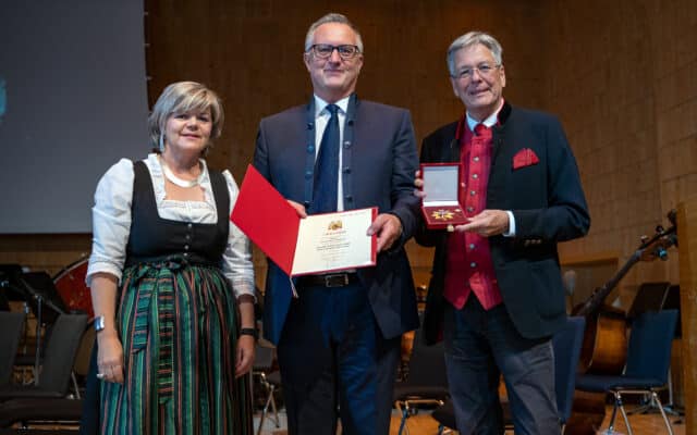 Gro­ßes Ehren­zei­chen für Horst Baum­gart­ner