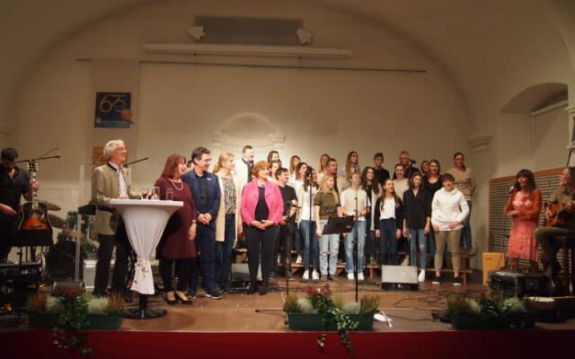 Beim Bene­fiz­kon­zert tanz­ten auch die Her­zen