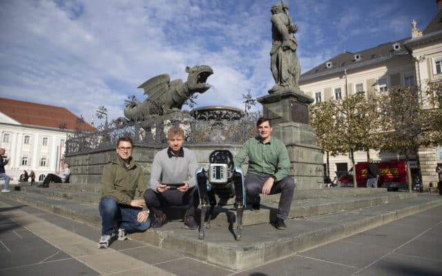 Der Robo­ter­hund war in Kla­gen­furt unter­wegs!