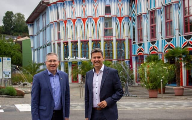 Kraft der Son­ne auf dem Park­haus in St. Veit