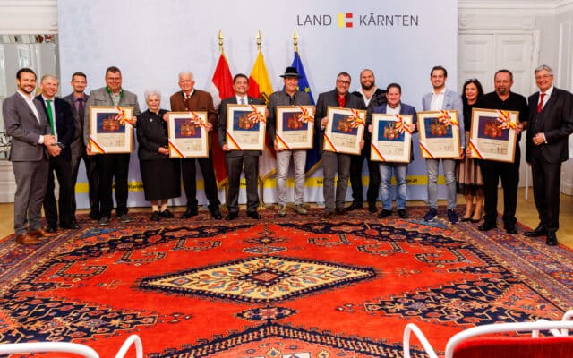 Acht Kärnt­ner Betrie­be mit Lan­des­wap­pen geehrt