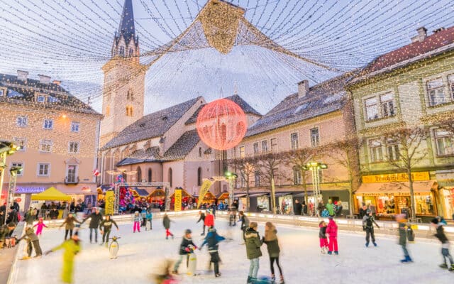 Eis­lau­fen am Rat­haus­platz ab Sams­tag mög­lich