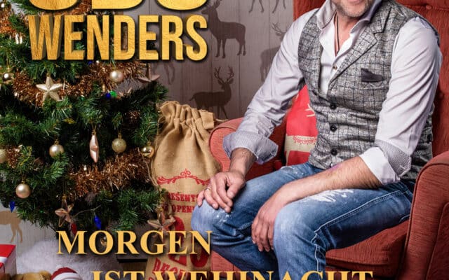 Udo singt: „Mor­gen ist Weih­nacht“