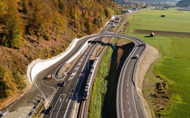 Über­fahrts­brü­cke „Bür­ger­moos“ in Her­ma­gor fer­tig