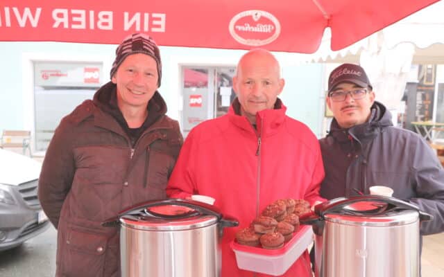 Glüh­wein und Kek­se für einen kari­ta­ti­ven Zweck