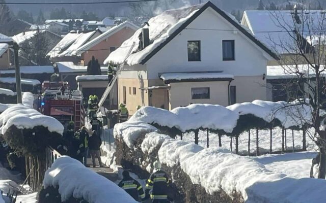 Florianijünger bei Dachstuhlbrand im Einsatz