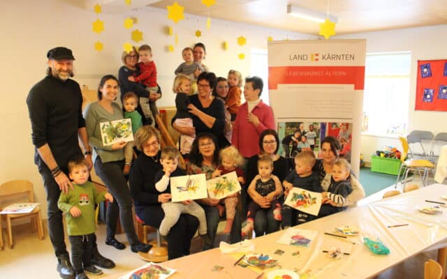Kin­der und “Omis” bei Work­shop mit Heimo Lux­ba­cher