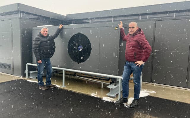 “asut com­pu­ter” setzt auf hei­ße Luft