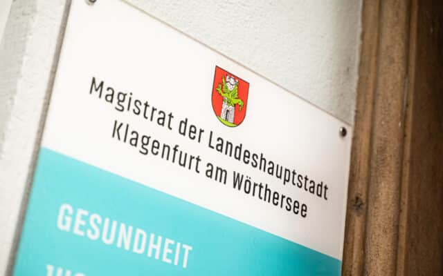 Arbeits­zeit nicht ein­ge­hal­ten: Stadt ver­klagt Mit­ar­bei­ter