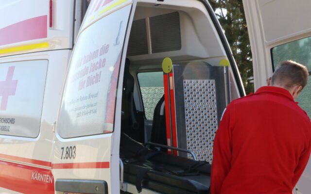 Schwe­rer Auto­un­fall auf Diex­er Lan­des­stra­ße