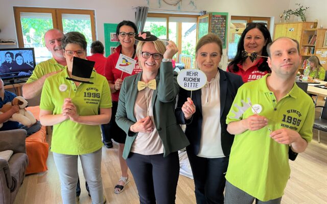 Herz­li­che Begeg­nun­gen in der Tages­stät­te